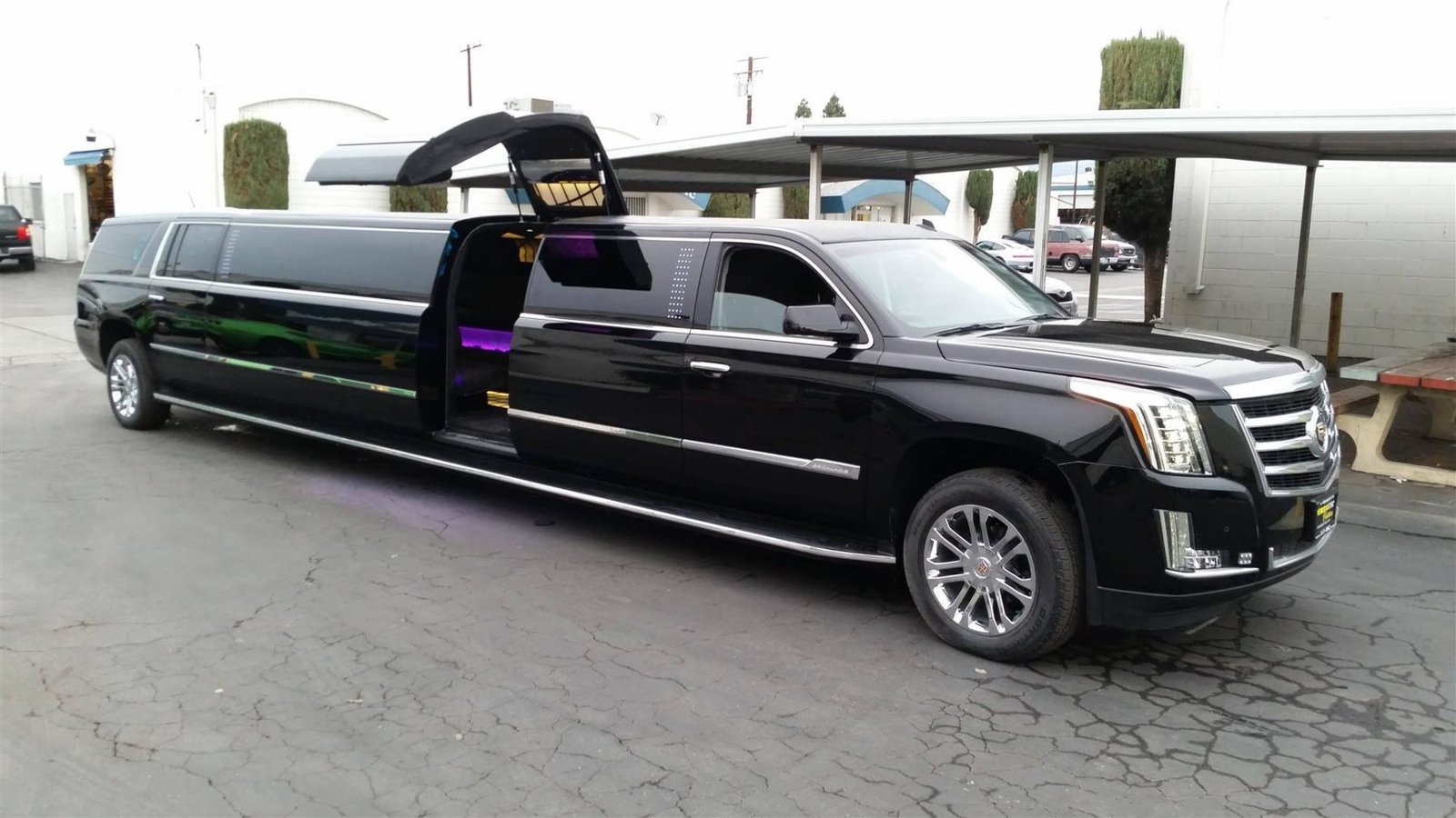 Escalade-Limo12-scaled